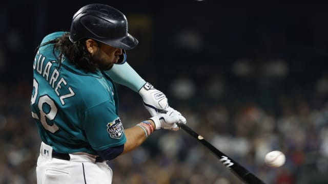 Eugenio Suarez hits an RBI single September 12, 2023